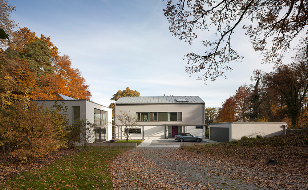 Außenperspektive Garten Auffahrt Villa in Feldafing
