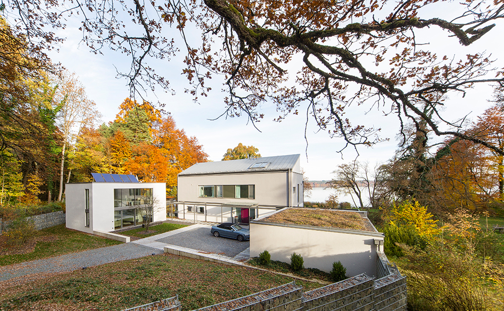 Außenperspektive Garten Auffahrt Villa in Feldafing